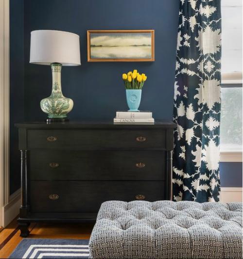 Сочетание белого и синего в интерьере 04