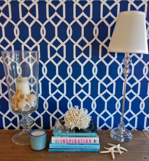 Сочетание белого и синего в интерьере 03