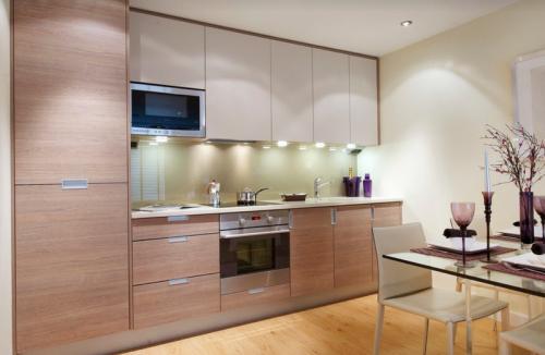 Зал с кухней студия. Какой гарнитур выбрать для квартиры студии