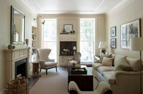 Зал с двумя окнами на одной стене. Оформление