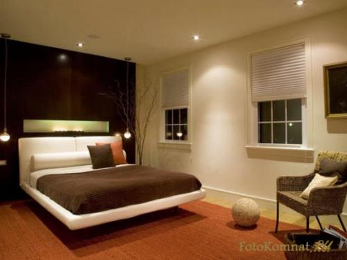 Спальня с двумя окнами на смежных стенах. Спальня с двумя окнами