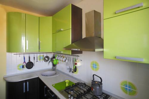 Дизайн маленькой кухни сделайте маленькое большим. 10 толковых советов: как маленькую кухню сделать больше