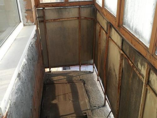 В какое время года лучше утеплять балкон. Чего стоит опасаться при утеплении балкона в зимнее время