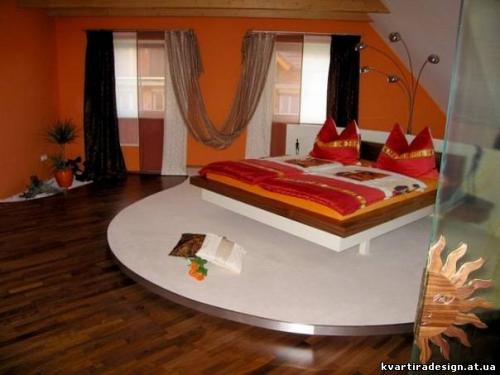 Спальня с двумя окнами на смежных стенах. Спальня с двумя окнами