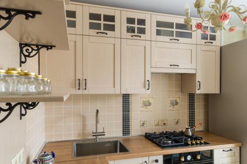 Дизайн маленькой кухни сделайте маленькое большим. 10 толковых советов: как маленькую кухню сделать больше