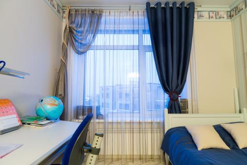 Шторы в детскую комнату для мальчика. Подбор цвета и принта штор для подростка или мальчика