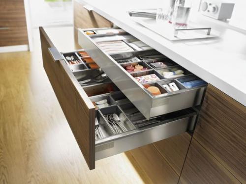 Маленькая кухня планировка. Секреты грамотной планировки в маленькой кухне: тщательно подбираем мебель и аксесуары