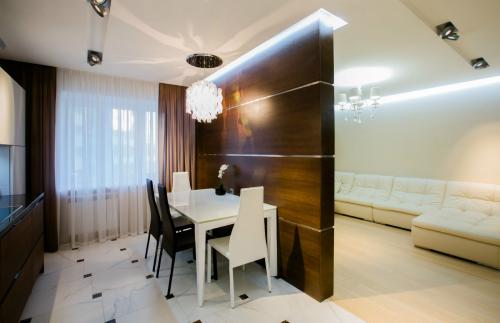 Дизайн гостинной совмещенной с кухней в частном доме. Как обустроить гостиную, совмещенную с кухней?