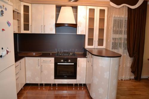 Зонирование кухни и гостиной перегородкой. Какую роль выполняет перегородка между гостиной и кухней