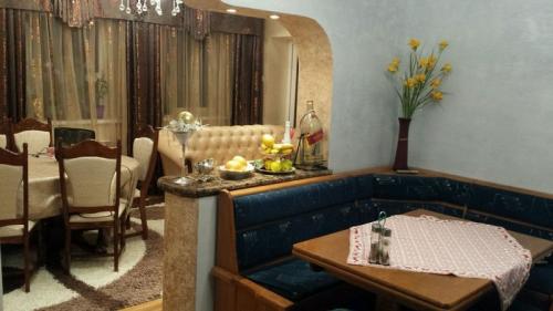 Зонирование кухни и гостиной перегородкой. Какую роль выполняет перегородка между гостиной и кухней