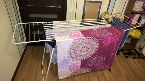 Как сушить белье в квартире без балкона. Где сушить белье в квартире красиво? [5 нестандартных решений]