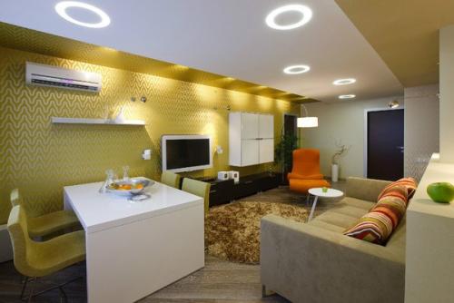 Дизайн зала в частном доме обои. Узоры и рисунки для стен зала и гостиной