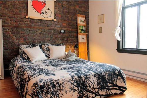 Какие обои сочетаются с кирпичной кладкой. Виды обоев под кирпичную кладку 08