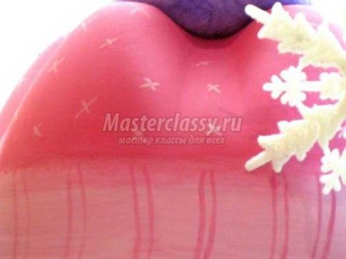 Большие и маленькие пингвины из пластиковых бутылок.