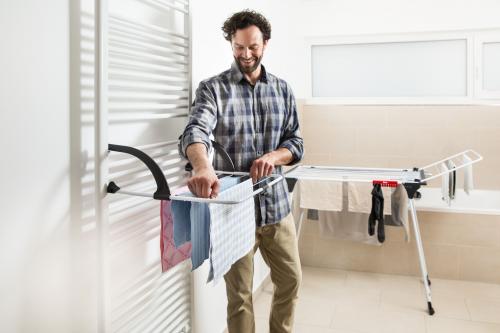 Как сушить белье в квартире без балкона. Где сушить белье в квартире красиво? [5 нестандартных решений]