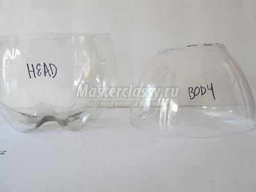 Большие и маленькие пингвины из пластиковых бутылок.