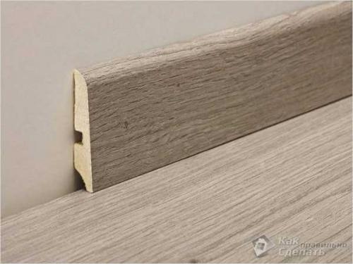 Плинтус в цвет дверей или пола. Принци.  Плинтус для пола в тон дверей и/или дверных наличников 35