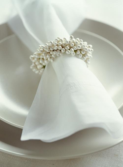 20 способов красиво украсить стол салфетками 11