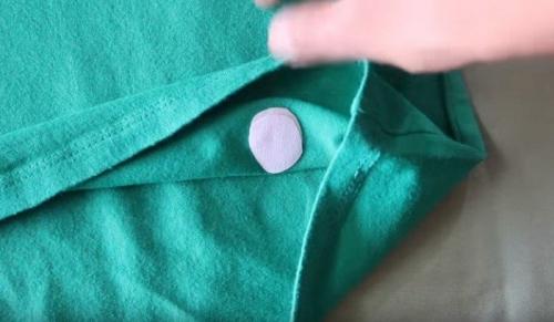 Как зашить дырку сердечком. Как «зашить» дырявую одежду за 30 секунд без иголки и нитки