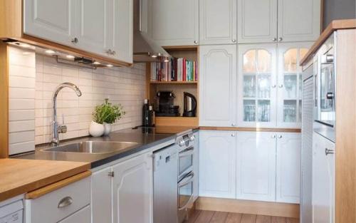 Как расположить технику на угловой кухне. Какой стиль для угловой кухни выбрать