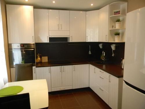 Сочетание цветов венге в интерьере. Для оформления, каких элементов кухни стоит использовать цвет венге