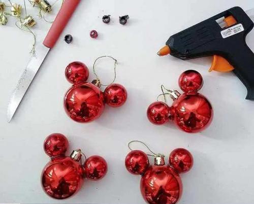 Своими руками игрушки на елку из ткани. Новогодняя игрушка Микки Маус к году 2020 своими руками