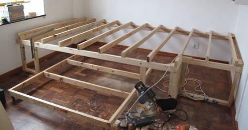 Как в квартире сделать подиум. Идеи дизайна маленькой квартиры: кровать-подиум