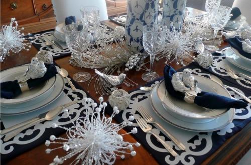 20 способов красиво украсить стол салфетками 07