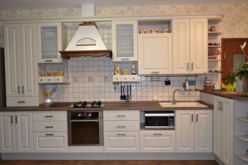 Сочетание цветов венге в интерьере. Для оформления, каких элементов кухни стоит использовать цвет венге