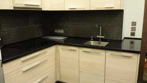 Сочетание цветов венге в интерьере. Для оформления, каких элементов кухни стоит использовать цвет венге