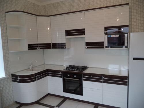 Кухонные гарнитуры для маленькой. Модные цветовые решения гарнитуров для небольшого помещения