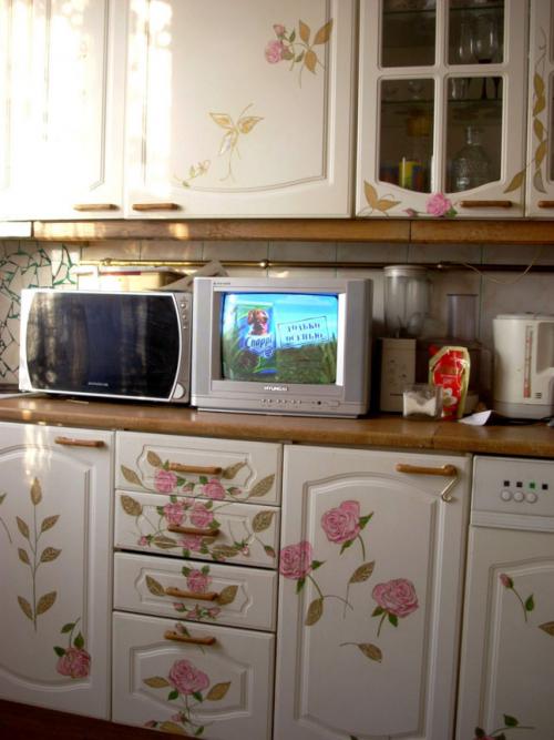 Кухонные гарнитуры для маленькой. Модные цветовые решения гарнитуров для небольшого помещения 08 Кухонные гарнитуры для маленькой. Модные цветовые решения гарнитуров для небольшого помещения 08