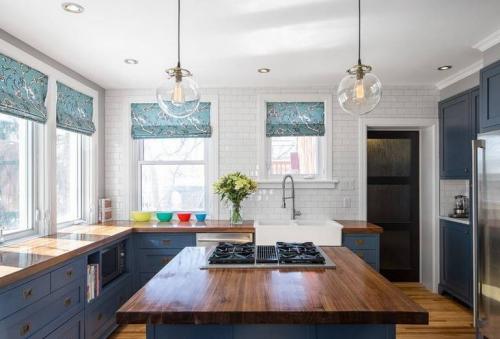 Дизайн кухни 2 на 2 с окном. Два окна на кухне: варианты дизайна помещения