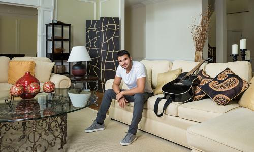 Машины Эмина Агаларова. Эмин Агаларов удивил роскошью дома со стеклянными стенами, выстроенного на берегу моря