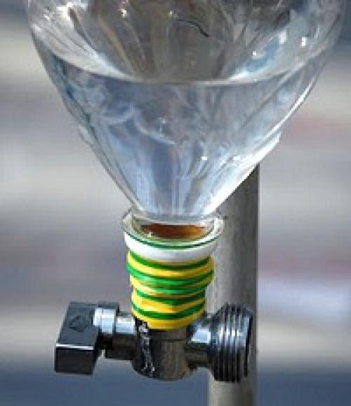 Как сделать рукомойник в походе. Умывальник своими руками — 10 способов, 12 фото и 2 видео :)