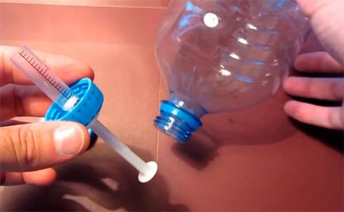 Как из 5 литровой бутылки сделать умывальник. Рукомойник из пластиковой бутылки