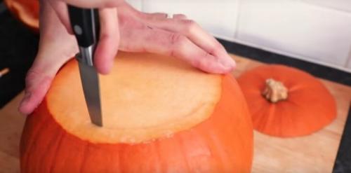 Грушевидная тыква на Хэллоуин. Как вырезать тыкву на Хэллоуин: пошаговая инструкция