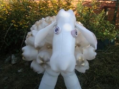 Поделки из пластиковых бутылок для сада пошаговая инструкция. Пластиковый дизайн для сада