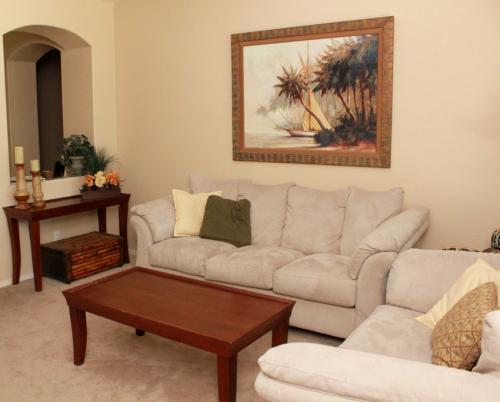 Гостиная в бежево зеленых тонах. Бежевая гостиная – лучшие варианты дизайна гостиной в бежевых тонах (100 фото новинок)