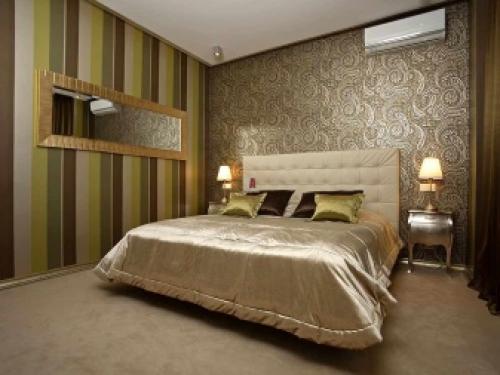 Какие обои подходят для спальни. От чего зависит выбор обоев для спальни 23
