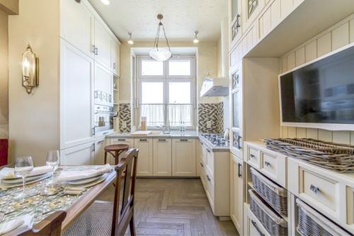 Расположение холодильника на кухне.  Холодильник не должен «ломать» рабочий треугольник