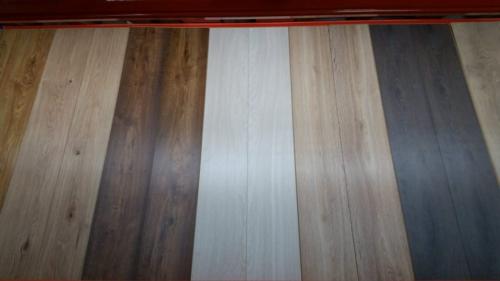 Стены на балконе дизайн. Универсальный обшивочный материал – вагонка