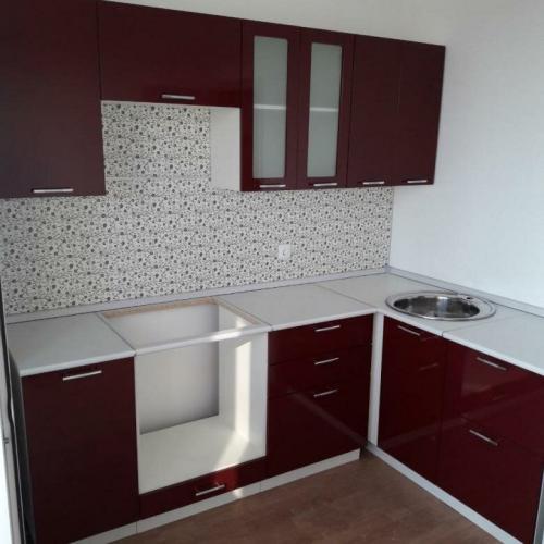 Матовая кухня плюсы и минусы. Глянцевая или матовая кухня: Плюсы и минусы