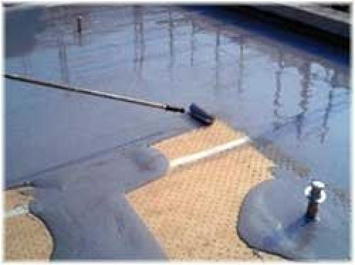 Работы при ремонте кровли. Выбор мастики