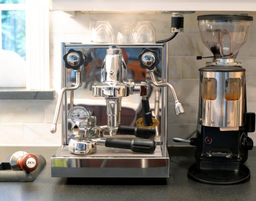 Куда поставить кофемашину на маленькой кухне. Идеи обустройства кухни: как организовать оригинальный кофе-центр