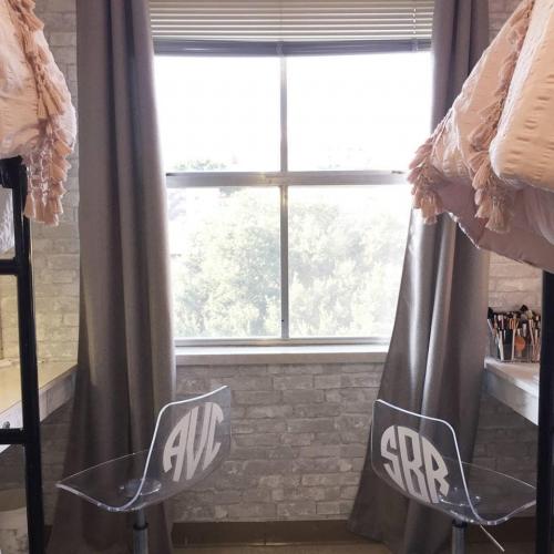 Как обустроить комнату в общежитии студенту. Две студентки превратили комнату в общежитии в невероятно уютную спальню