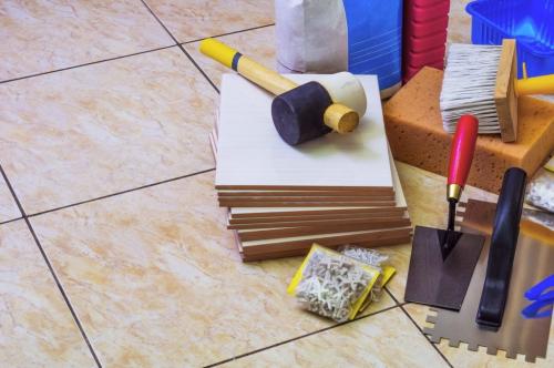 Как положить плитку на фанеру. Укладка плитки на пол