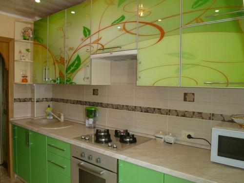 Обои под зеленый кухонный гарнитур. Где рекомендовано использовать цвет