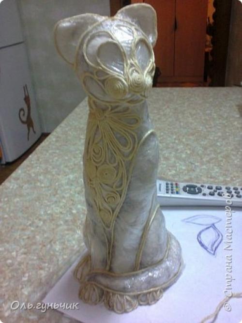 Кошки из бутылок и шпагата.