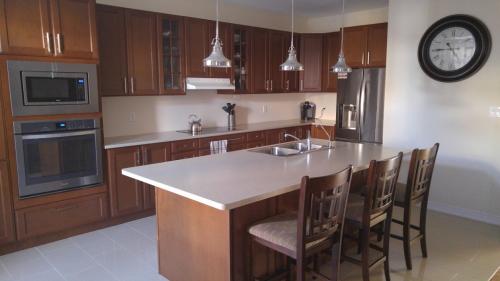 Как подобрать обои под цвет кухонного гарнитура. Выбираем цвет кухонного гарнитура